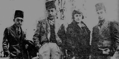 صورة نادرة ليوسف بدروس - الأول إلى اليسار - مع فريد الأطرش ووالدته وشقيقه فؤاد