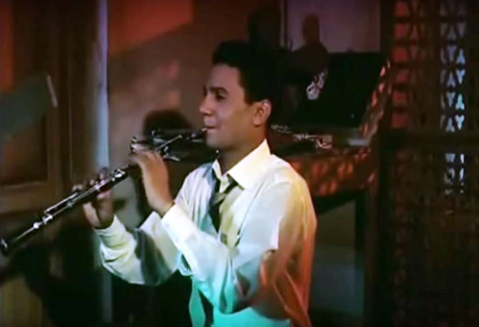 عبد الحليم يعزف على الأوبوا فيلم دليلة