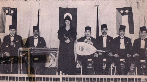 أم كلثوم وفرقتها في مؤتمر القاهرة 1932 